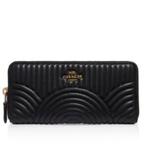 Rare in new condition - Coach Accordion Zip Round Wallet with Deco Quilting
